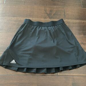 Adidas black tennis skirt. Size M